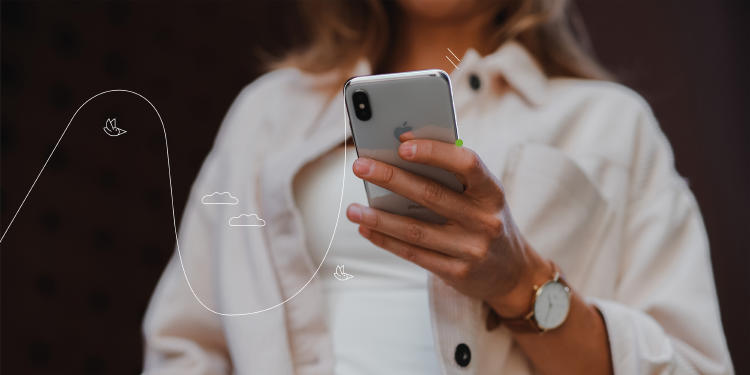 cuerpo_4000x2000_01 mano-mujer-utilizando-smartphone